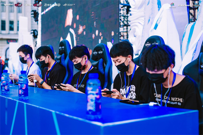 前锋球员在 前锋球员在